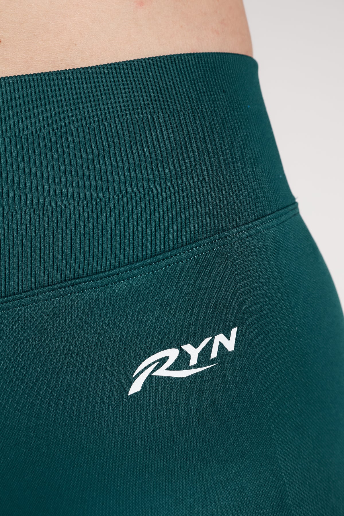 #kleur_pine green